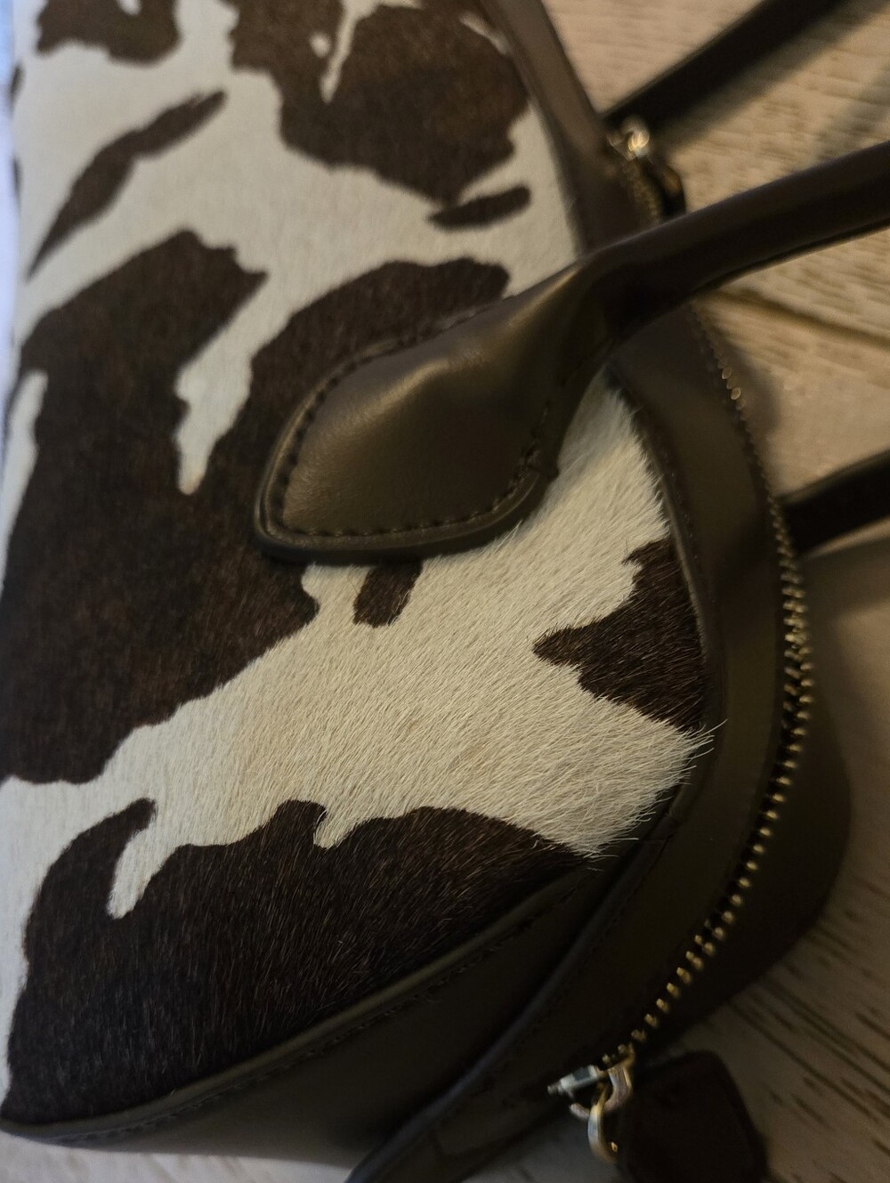 House of Harlow 1960 East-West Baguette Calf Hair Barrel Shoulder Bag Cow Design - Picture 4 of 7